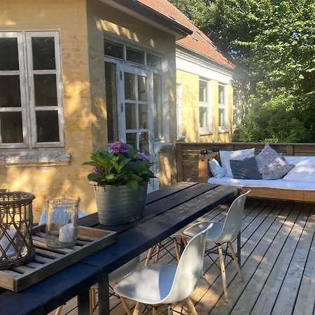 La Petite Ecole Bed & Breakfast